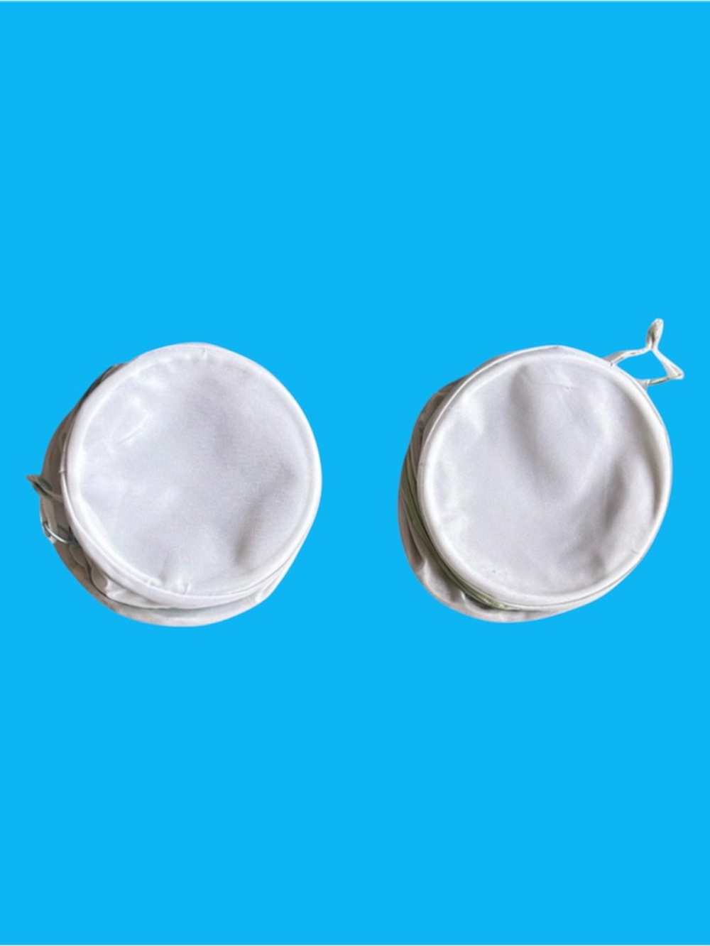 🆓 White Mesh Laundry Bags